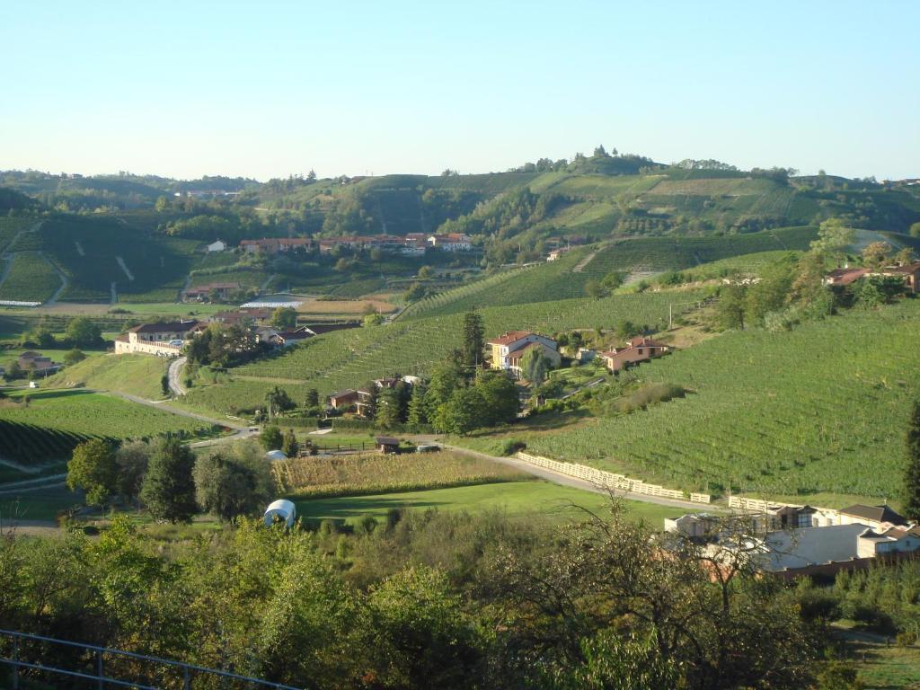 Agriturismo Cascina Vrona Villa Monteu Roero Bagian luar foto