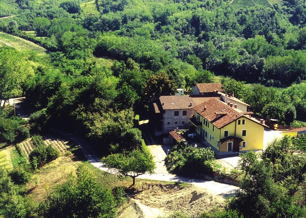Agriturismo Cascina Vrona Villa Monteu Roero Bagian luar foto