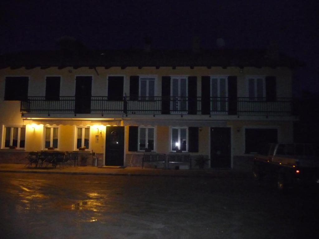 Agriturismo Cascina Vrona Villa Monteu Roero Bagian luar foto