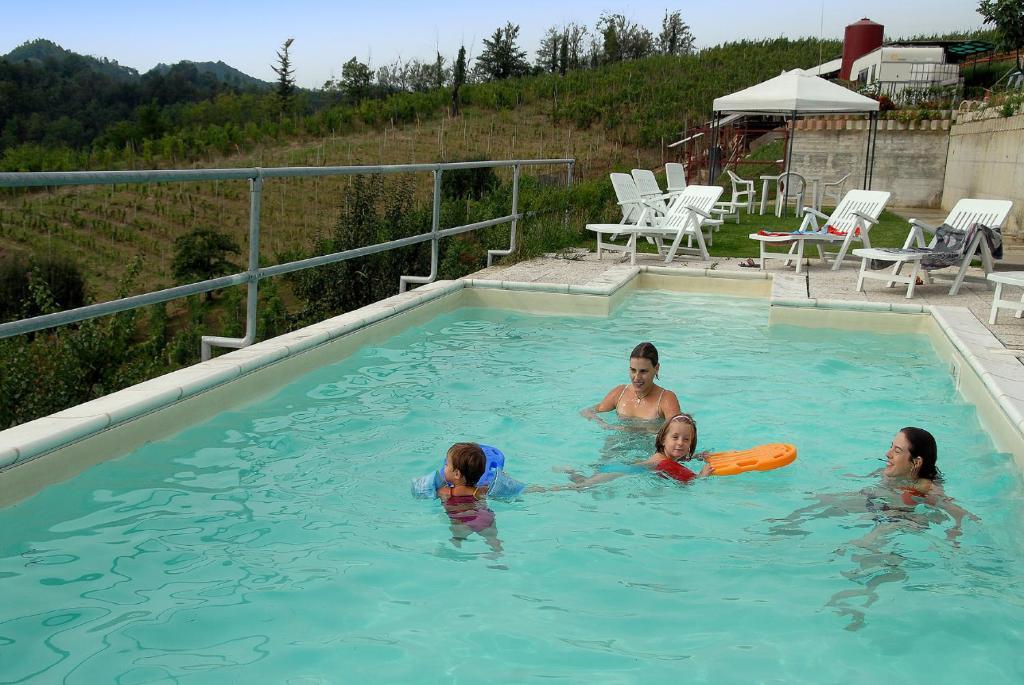 Agriturismo Cascina Vrona Villa Monteu Roero Bagian luar foto